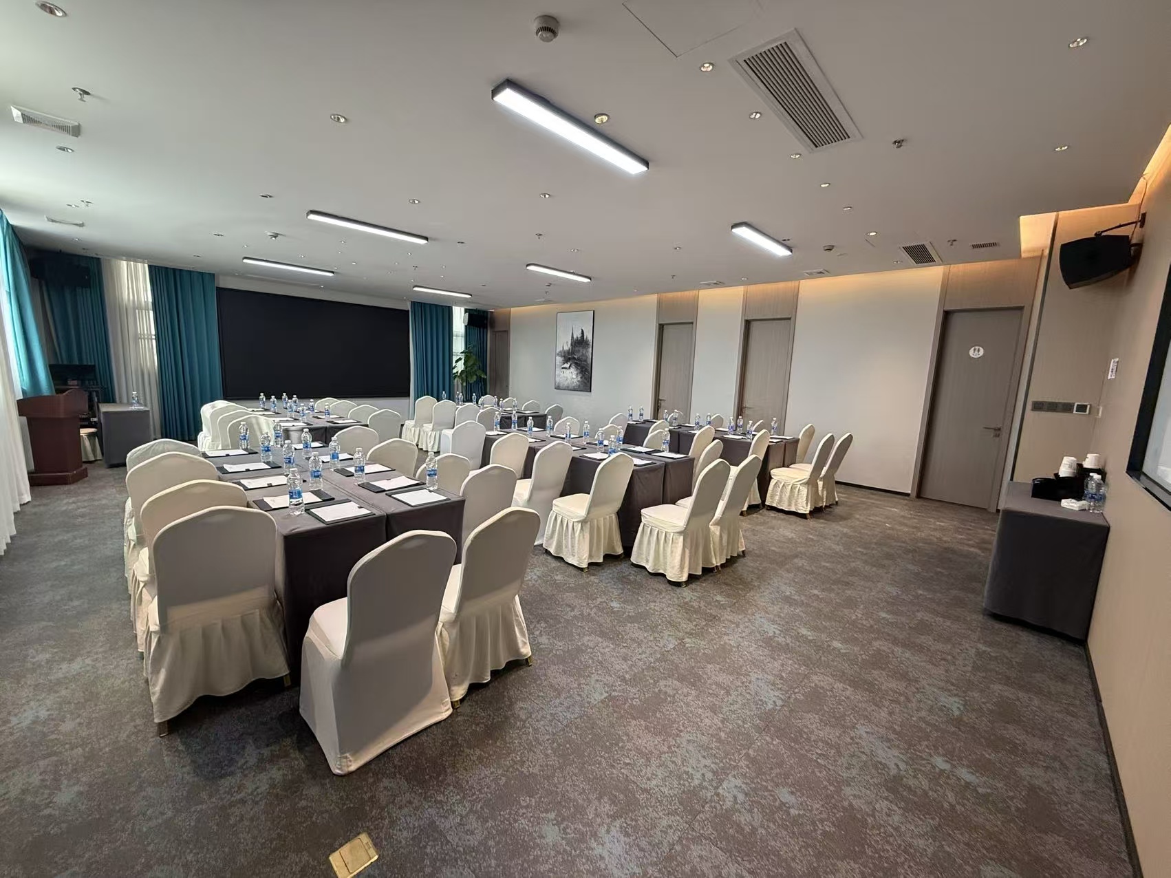 HOLIDAY INN EXPRESS SHANGHAI HONGQIAO NECC HOTEL